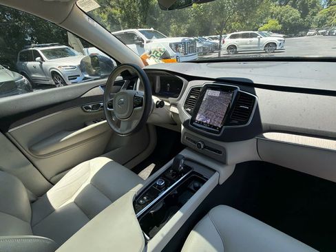 Certified 2025 Volvo XC90 B5 Plus w/ Protection Package Premier AWD/4WD image 21