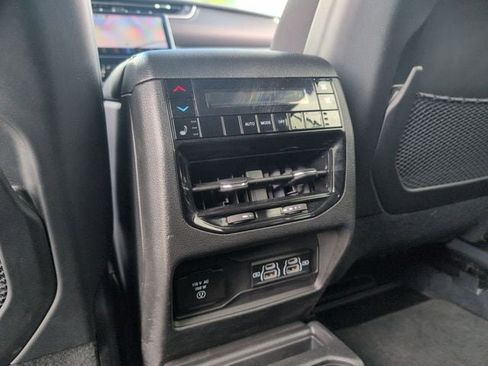 Used 2023 Jeep Grand Cherokee L Limited AWD/4WD image 18