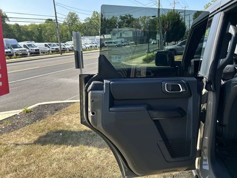 New 2025 Ford Bronco Badlands image 13