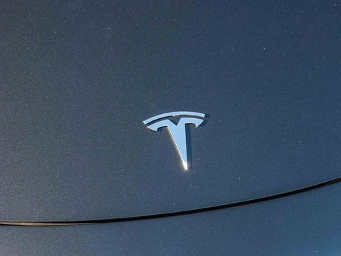Used 2023 Tesla Model 3 Standard Range image 5