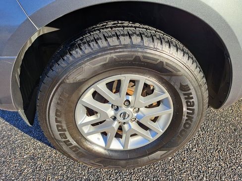 Used 2016 Nissan Frontier SV image 29