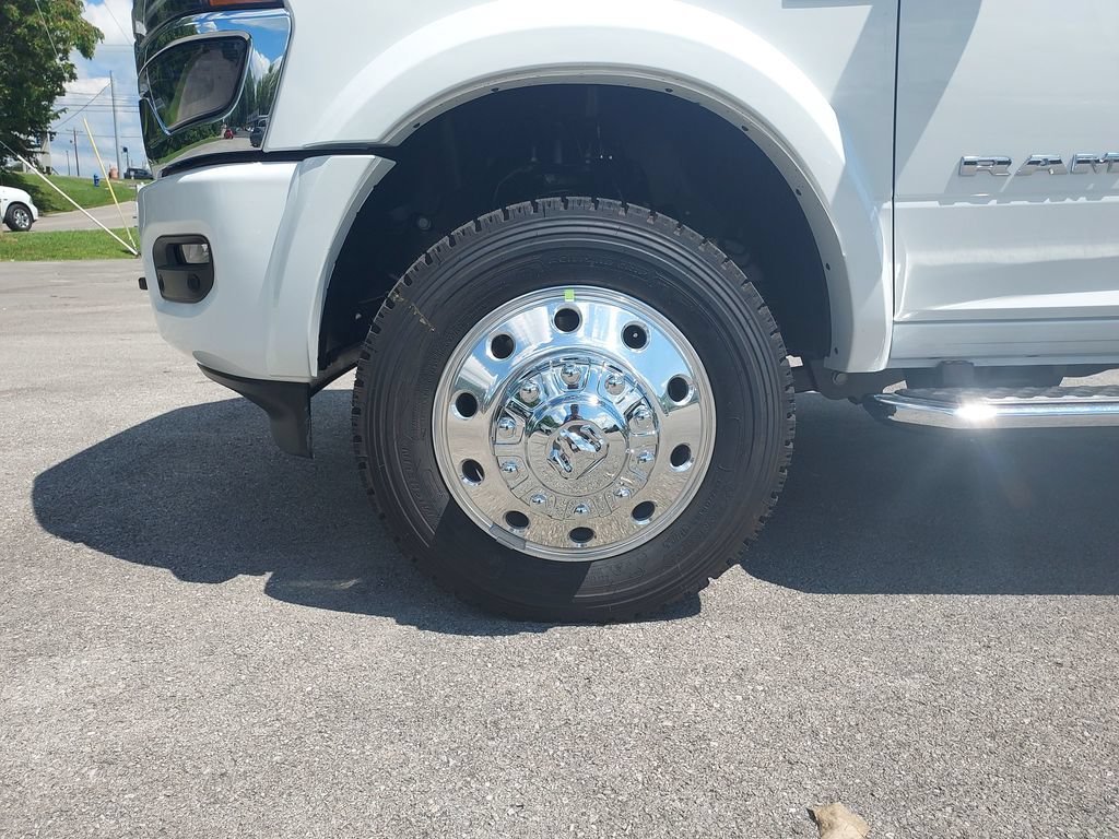 New 2026 RAM 5500 4x4 Crew Cab w/ Laramie Trim Package image 10