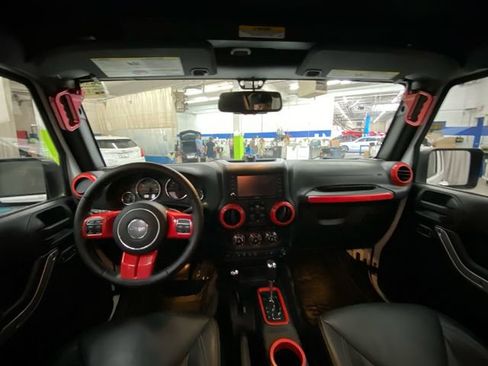 Used 2015 Jeep Wrangler Unlimited Rubicon AWD/4WD image 27