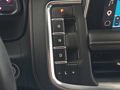 Used 2023 GMC Yukon XL AT4 w/ AT4 Premium Package AWD/4WD image 22