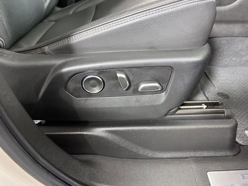 Used 2021 GMC Yukon Denali w/ Denali Premium Package image 7