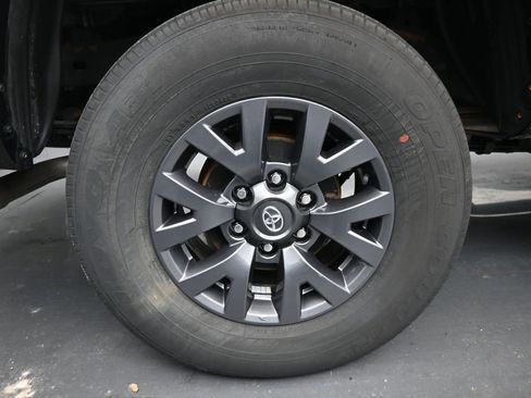 Used 2023 Toyota Tacoma SR5 AWD/4WD image 10