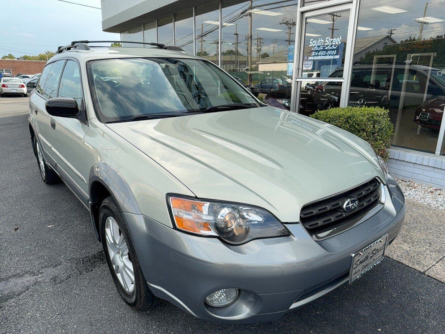 Used 2005 Subaru Outback 2.5i AWD/4WD image 2