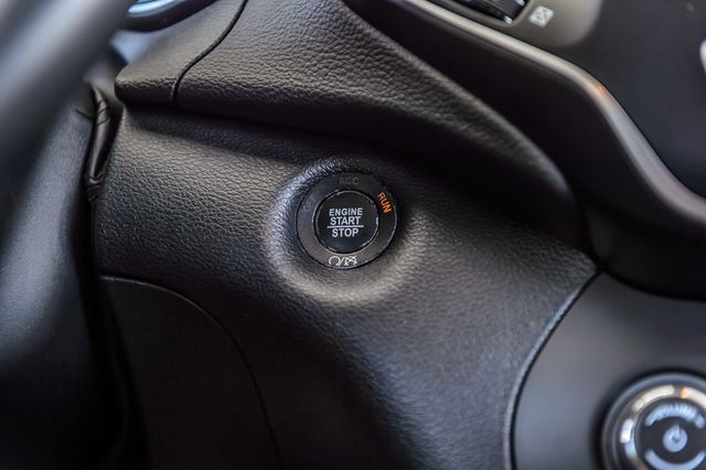 Used 2019 Jeep Cherokee Latitude Plus FWD image 28