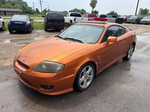 Used 2006 Hyundai Tiburon SE image 1