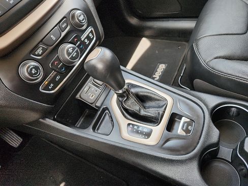 Used 2014 Jeep Cherokee Limited w/ Technology Group FWD image 20