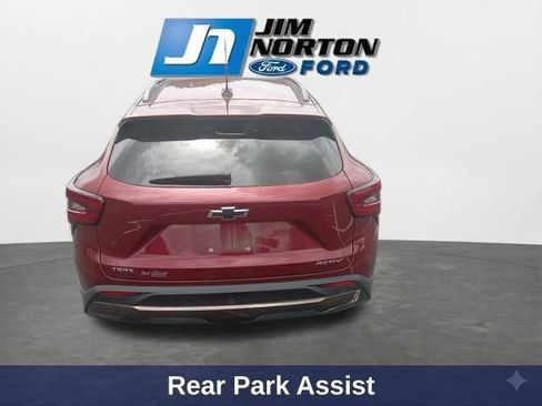 Used 2024 Chevrolet Trax ACTIV w/ Sunroof Package FWD image 9