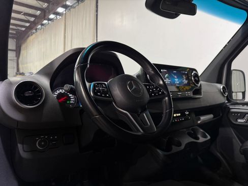 Used 2023 Mercedes-Benz Sprinter 3500 image 6