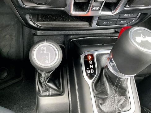 Used 2025 Jeep Wrangler Unlimited Sahara AWD/4WD image 33