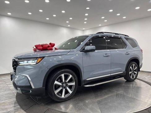 Used 2024 Honda Pilot Touring image 3