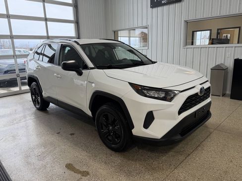 Used 2020 Toyota RAV4 LE image 8