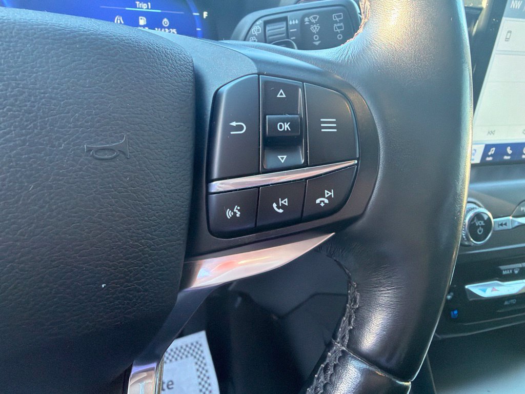 Used 2020 Ford Explorer Platinum w/ Premium Technology Package AWD/4WD image 19
