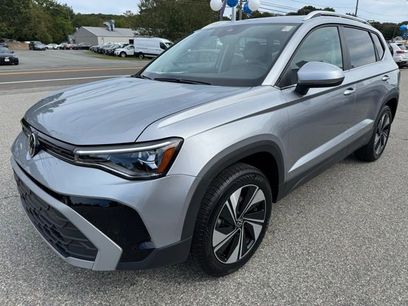 New 2025 Volkswagen Taos SE