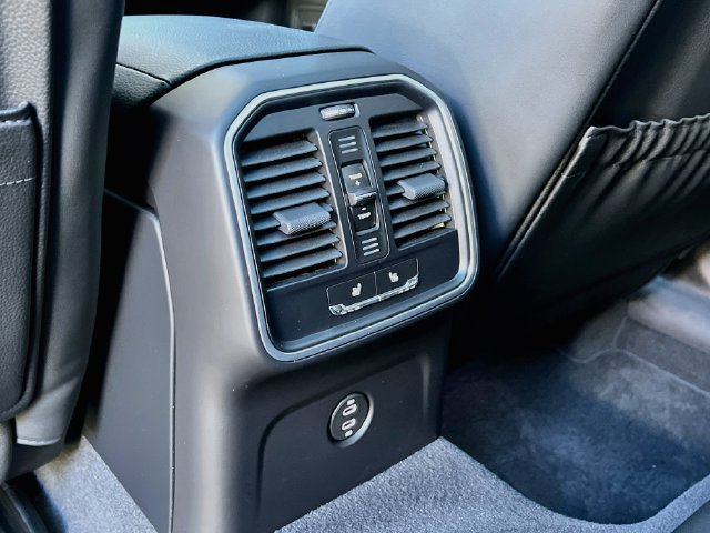 Certified 2026 Porsche Macan AWD/4WD image 27