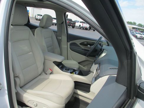 Used 2024 GMC Terrain Denali w/ Denali Premium Package AWD/4WD image 24