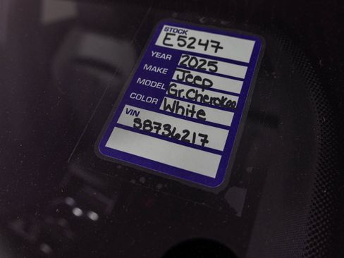 New 2025 Jeep Grand Cherokee L Limited w/ Black Appearance Package image 38