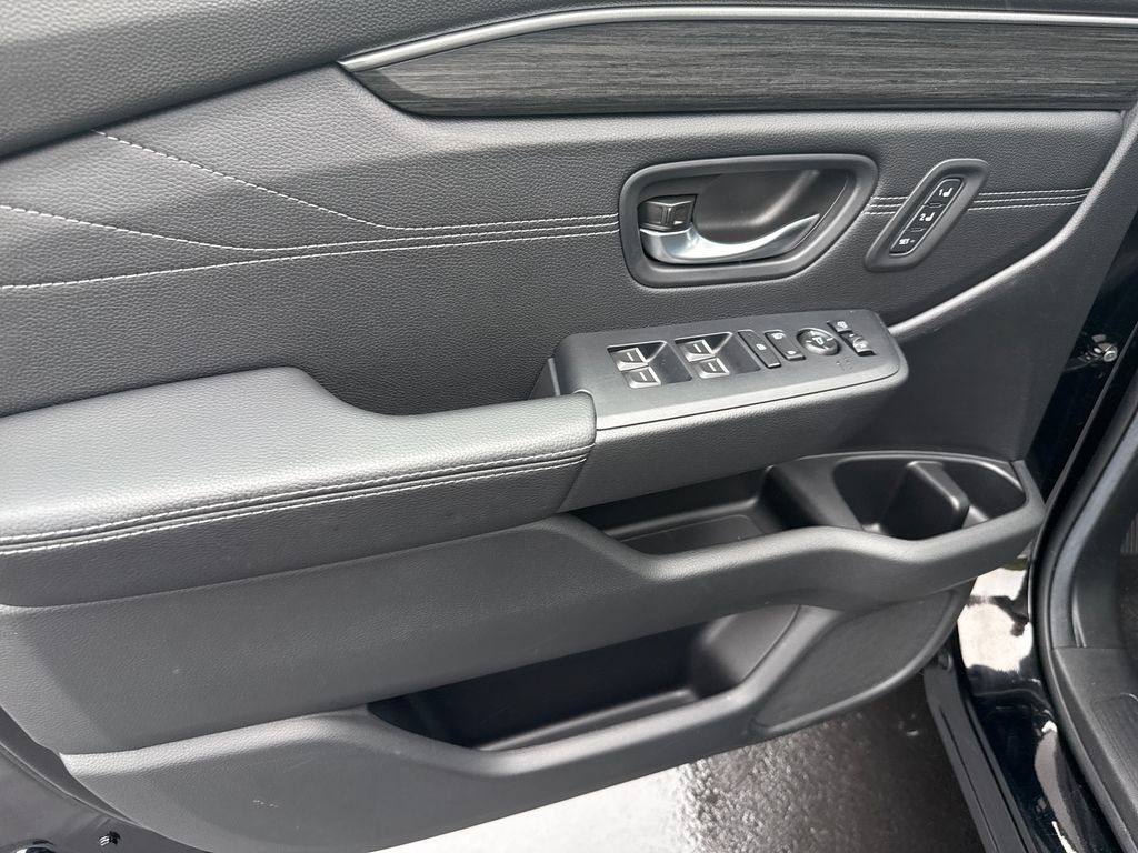 Certified 2026 Honda Pilot Touring image 9