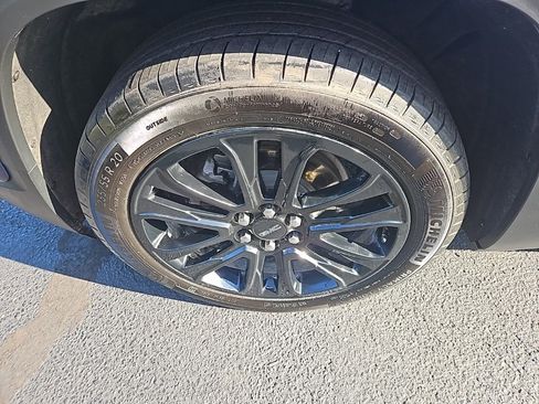 Used 2023 GMC Acadia SLT w/ Elevation Edition image 13