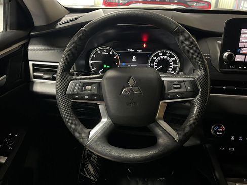 Used 2022 Mitsubishi Outlander ES image 10