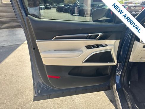 Used 2025 Kia Telluride S AWD/4WD image 18