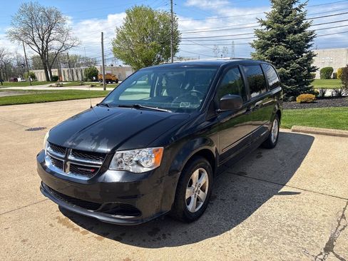 Used 2013 Dodge Grand Caravan SE FWD image 3