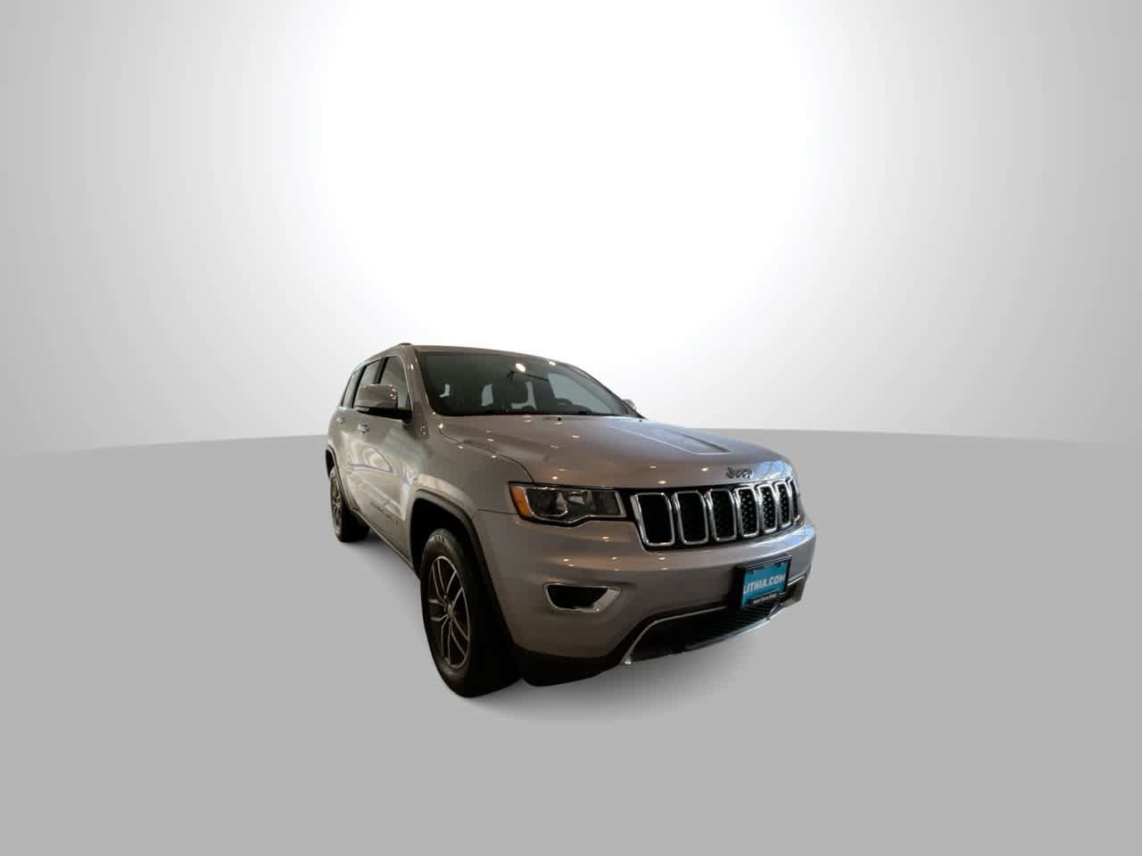 Used 2018 Jeep Grand Cherokee Limited AWD/4WD image 2