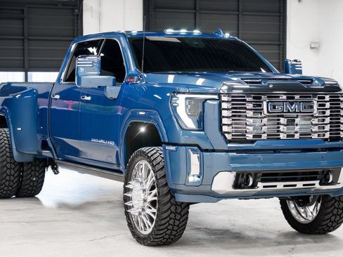 Used 2026 GMC Sierra 3500 Denali w/ Denali Reserve Package AWD/4WD image 9