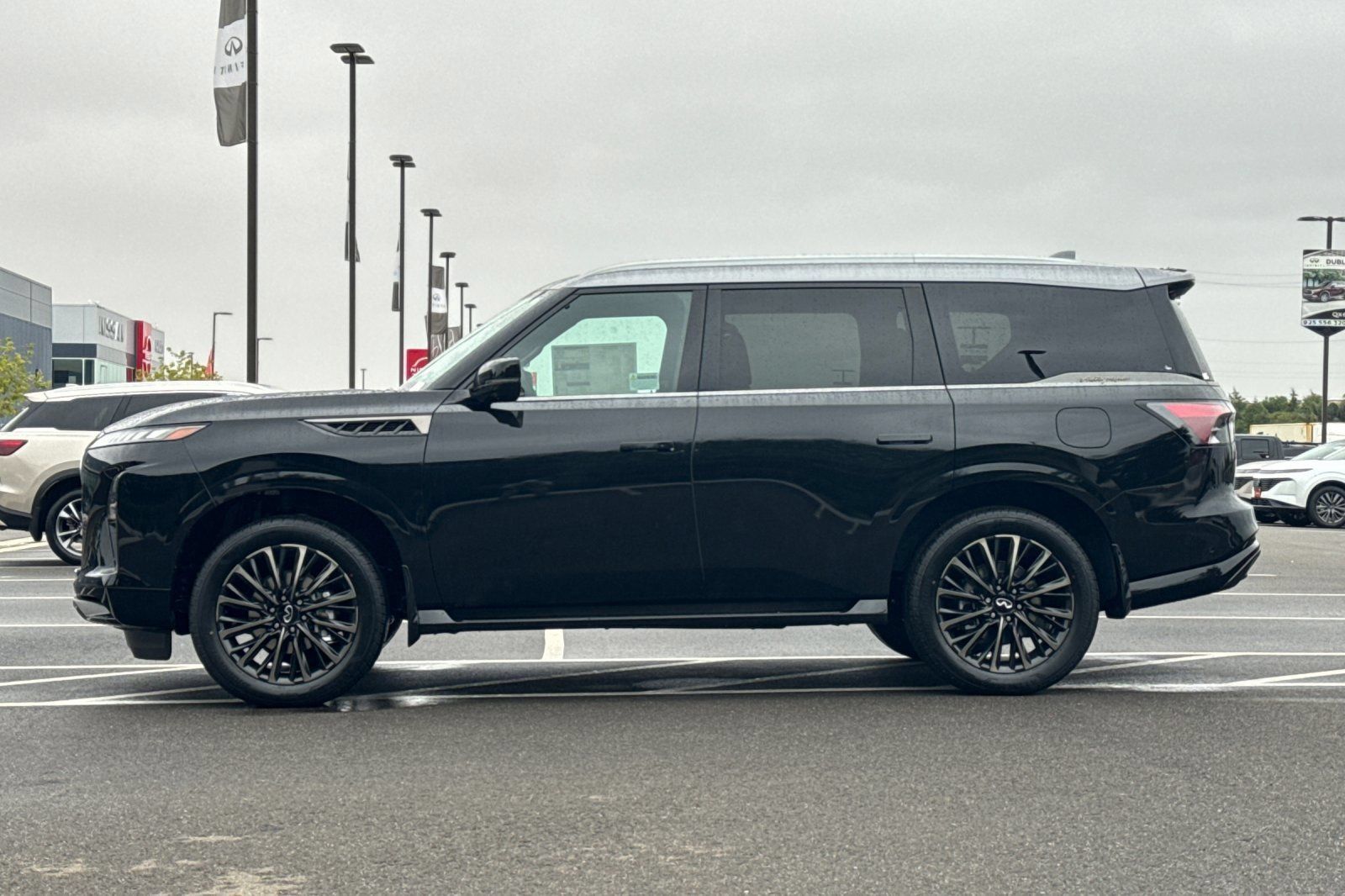 New 2026 INFINITI QX80 Autograph w/ Premium Cargo Package AWD/4WD image 2