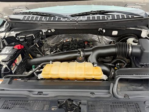 Used 2018 Ford Expedition XLT w/ Equipment Group 202A RWD image 9
