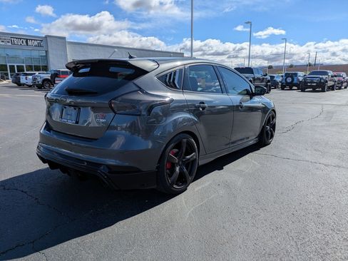 Used 2018 Ford Focus ST image 4