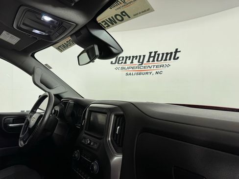 Used 2022 Chevrolet Silverado 1500 Custom AWD/4WD image 27