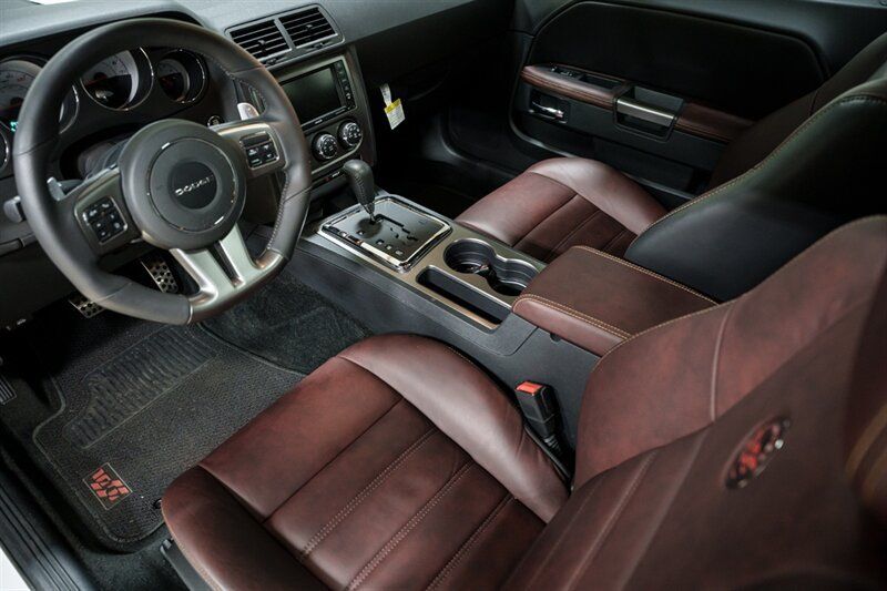 Used 2014 Dodge Challenger SXT RWD image 9