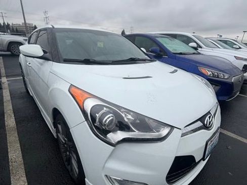 Used 2013 Hyundai Veloster RE:MIX Edition image 3