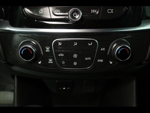 Used 2023 Chevrolet Traverse LT image 26