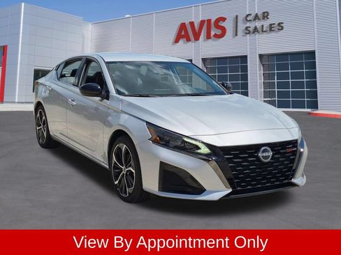 Used 2025 Nissan Altima 2.5 SR FWD image 3
