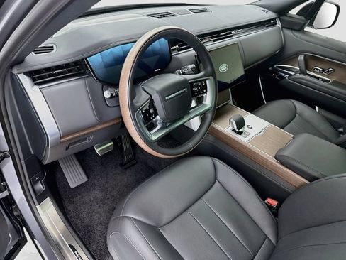 Used 2025 Land Rover Range Rover SE AWD/4WD image 9