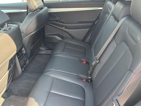 Used 2024 Jeep Wagoneer Launch Edition AWD/4WD image 24