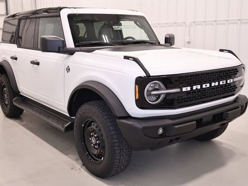 New 2026 Ford Bronco Outer Banks w/ Black Appearance Package AWD/4WD image 3