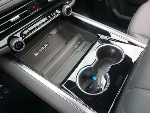 New 2026 Chevrolet Suburban Z71 image 16