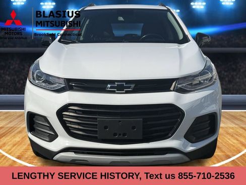 Used 2019 Chevrolet Trax LT w/ Sun & Sound Package image 4