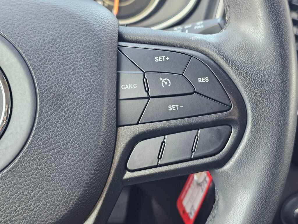 Used 2020 Jeep Cherokee Trailhawk AWD/4WD image 27