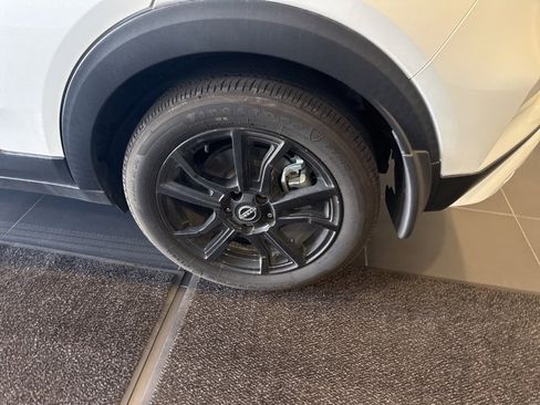 Used 2024 Nissan Kicks SR w/ SR Premium Package image 11