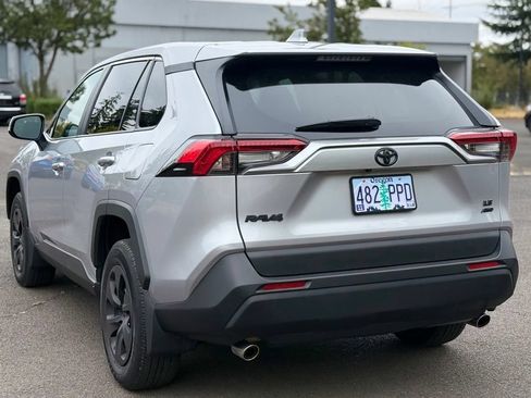 Used 2024 Toyota RAV4 LE AWD/4WD image 3