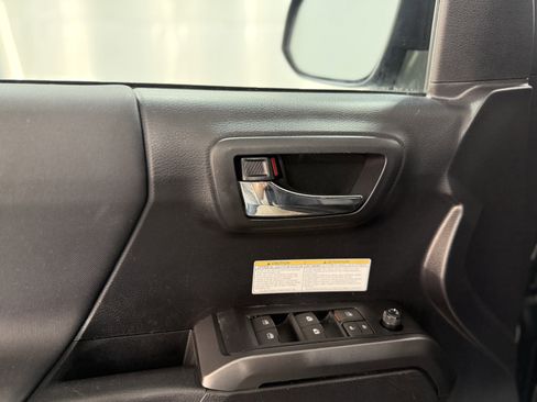 Used 2020 Toyota Tacoma TRD Off-Road image 12