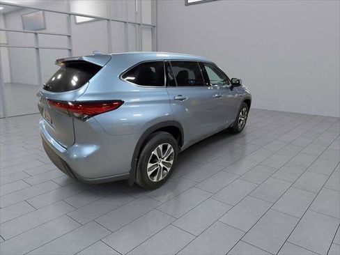 Certified 2022 Toyota Highlander XLE image 8