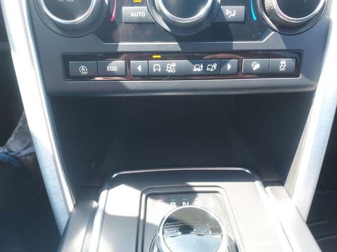 Used 2018 Land Rover Discovery Sport SE AWD/4WD image 19